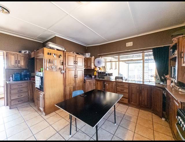 5 BEDROOM HOUSE FOR SALE IN BRENTHURST